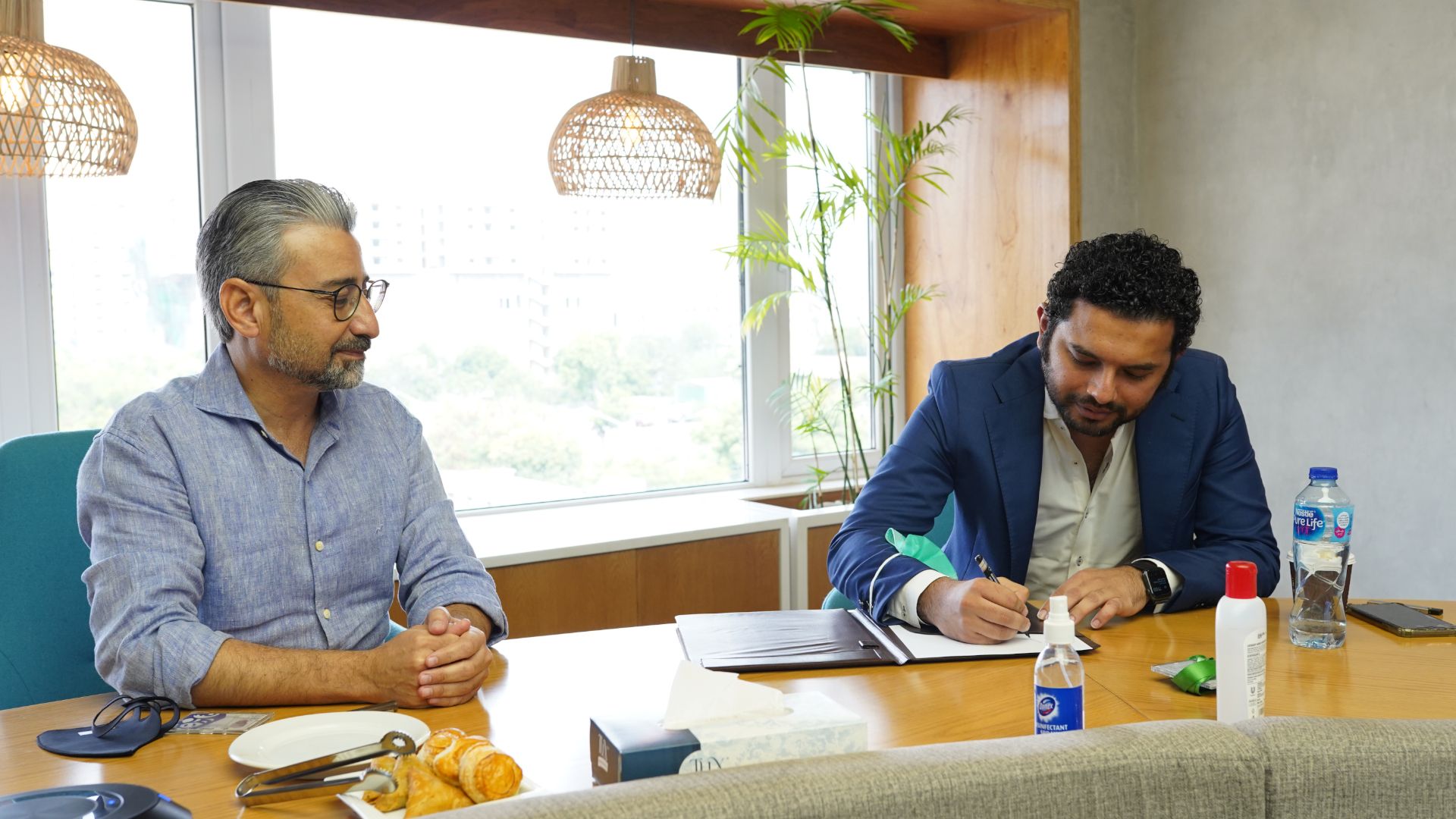 Unilever Pakistan's CEO Amir Paracha signed the MoU with CEO Bisconni & Snackcity, Mr. Hamid Ismail