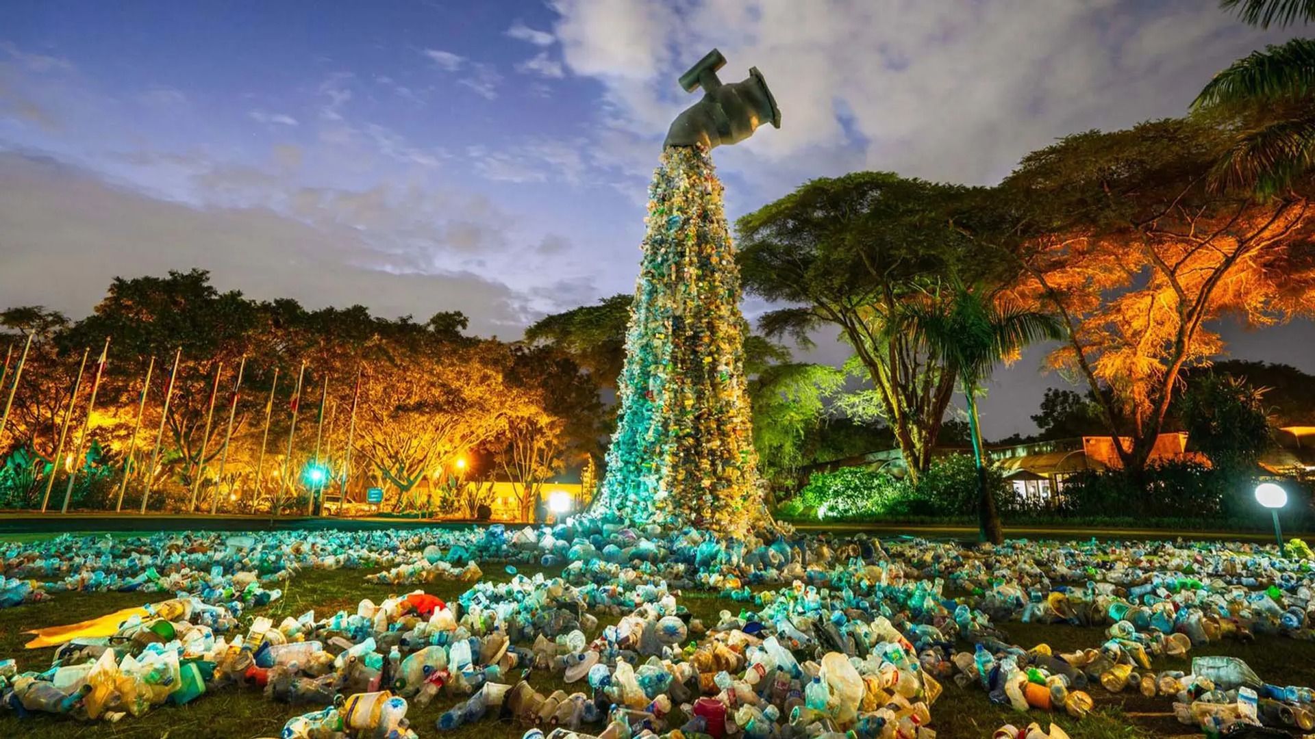 Plastic waste art by Benjamin Von Wong
