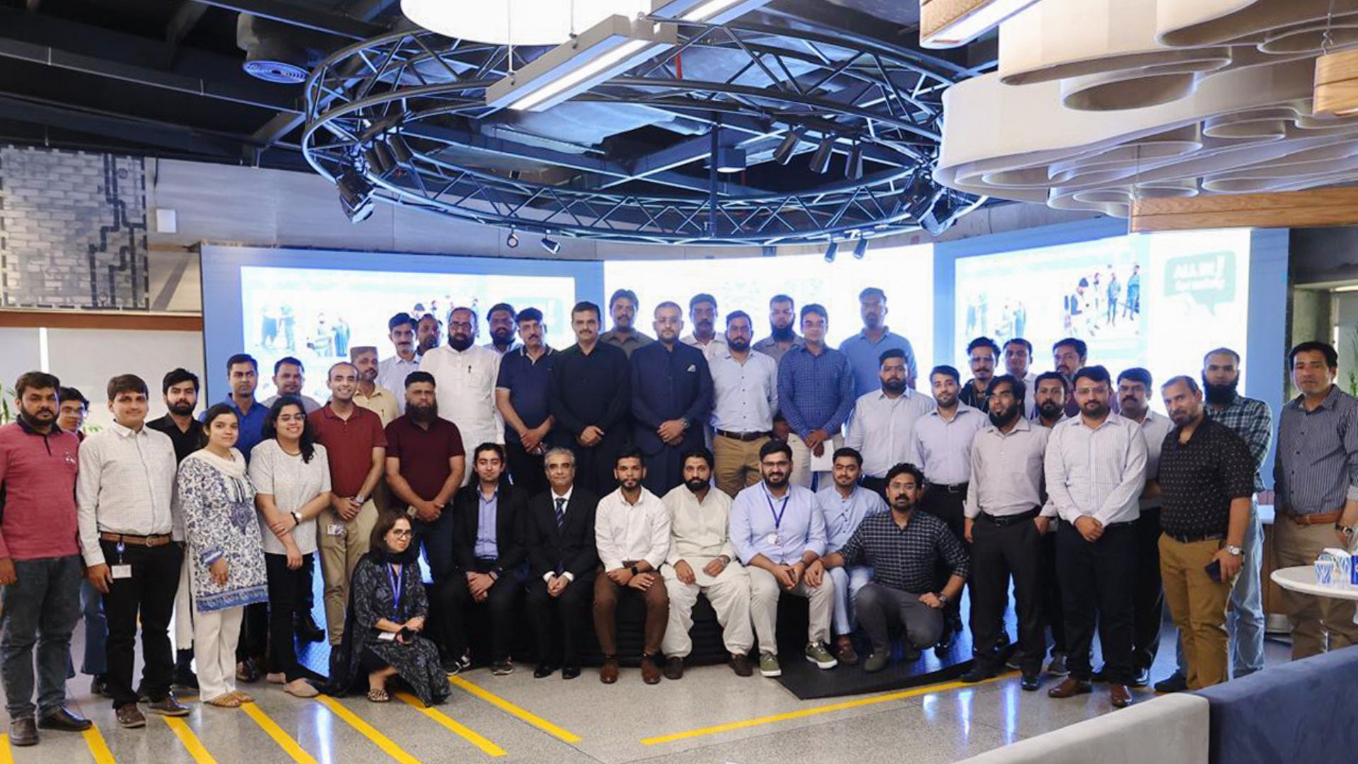 Group Picture with Logistics partners.